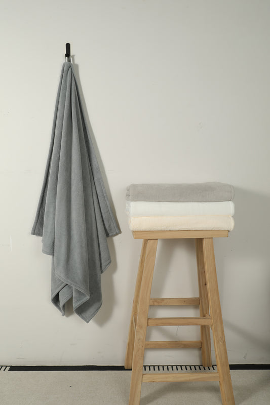 Dark Grey Medium & Large Bath Towel - منشفة حمام رمادي غامق متوسطة وكبيرة الحجم - DrSleeep.ae
