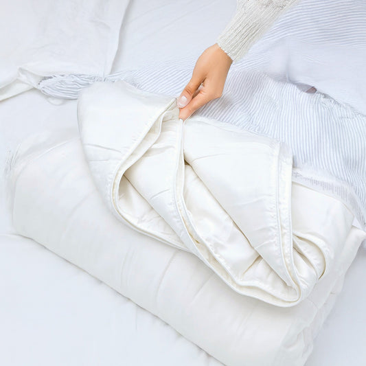A Complete Guide to Washing Your Comforter: Tips and Best Practices - DrSleeep.ae